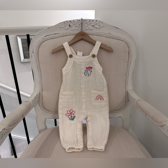 🤍 6~12 Mth Muslin Cotton Baby Romper with Embroidered Accents NWT - Picture 3 of 9